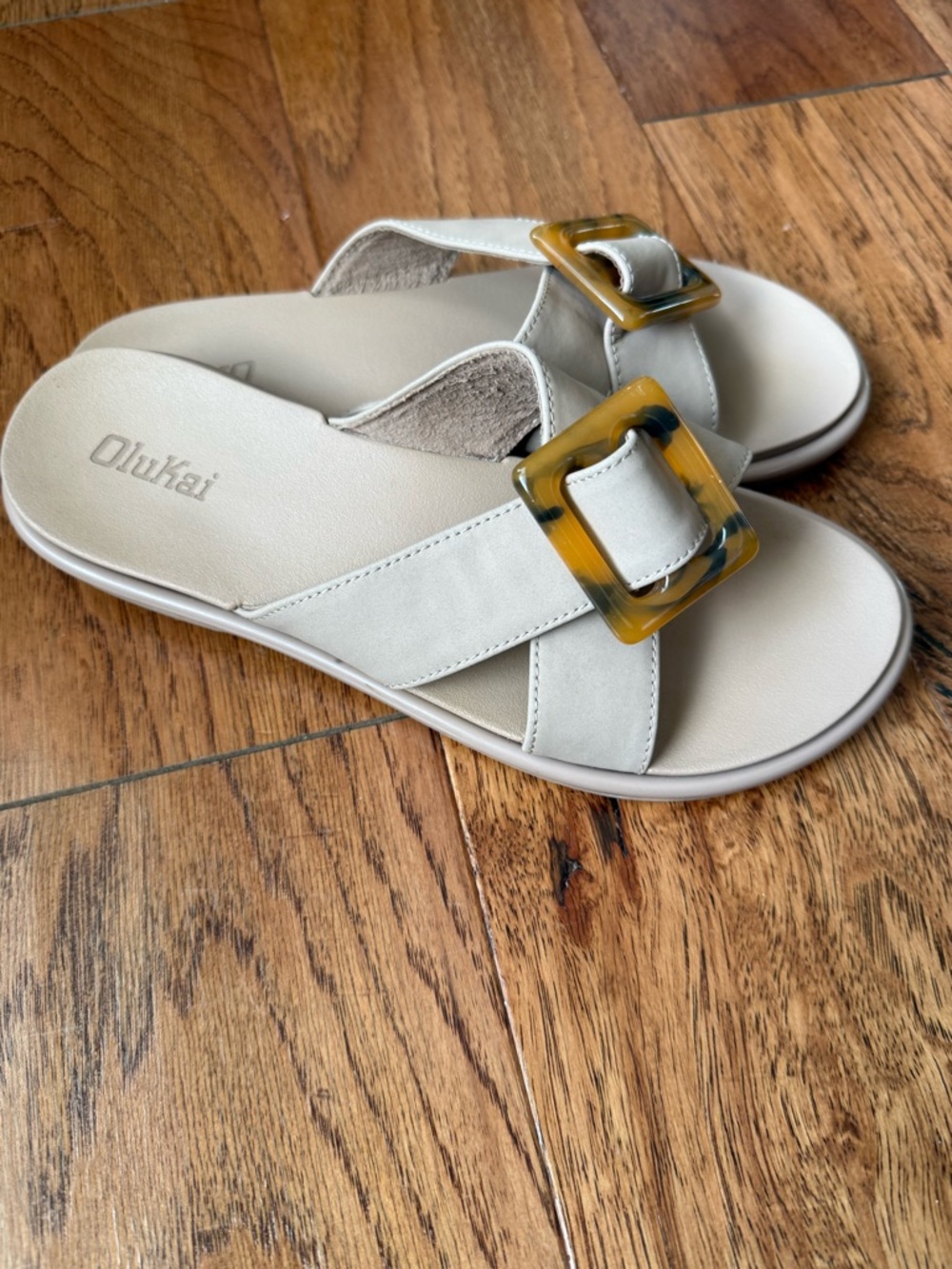 OluKai La'i Slide Women's Sandals - Taupe with Tortoiseshell Buckle - Picture 5 of 5